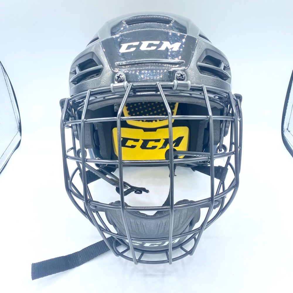 CCM Tacks 210 M Hockey Helmet with FM580 Black Cage Adult Medium - Like New